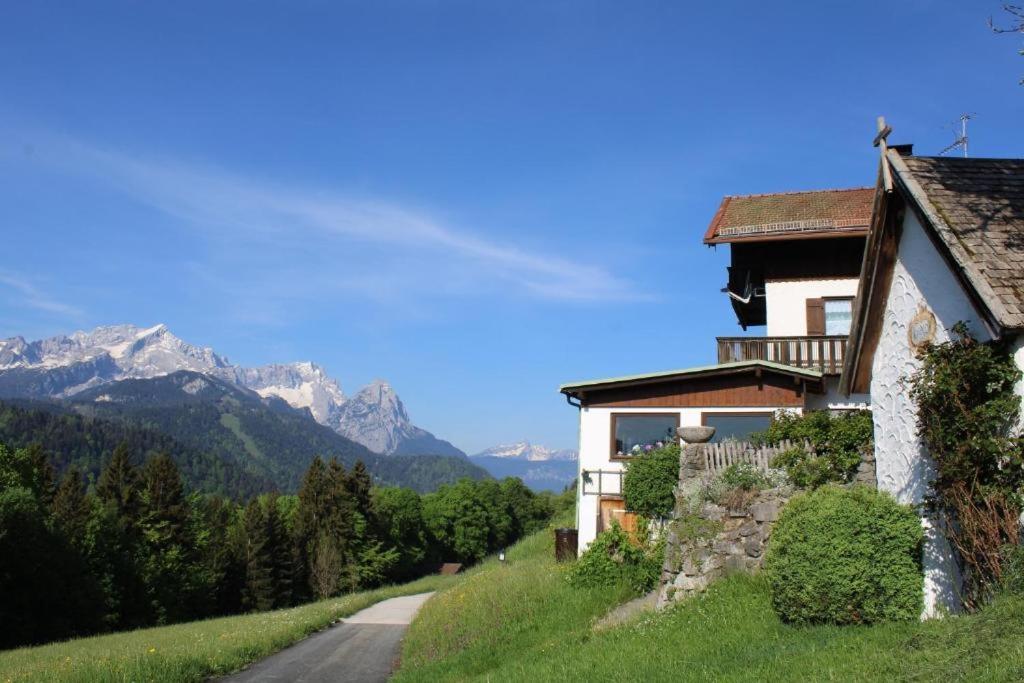 Pfeiffer Alm Am Sonnenhang Mit Blick Auf Die Zugspitze Гармиш-Партенкирхен Экстерьер фото
